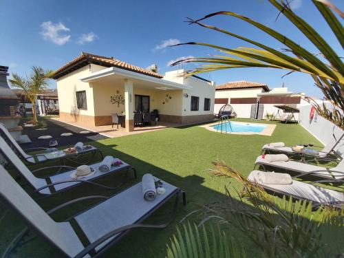 Caleta de Fuste Villa | Villa Thais: Private Pool Oasis in Caleta de Fuste