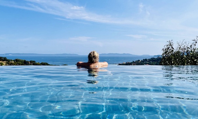 Le Lavandou Bed & Breakfast | Experience Villa Thalassa Art' B&B with Oceanfront Views