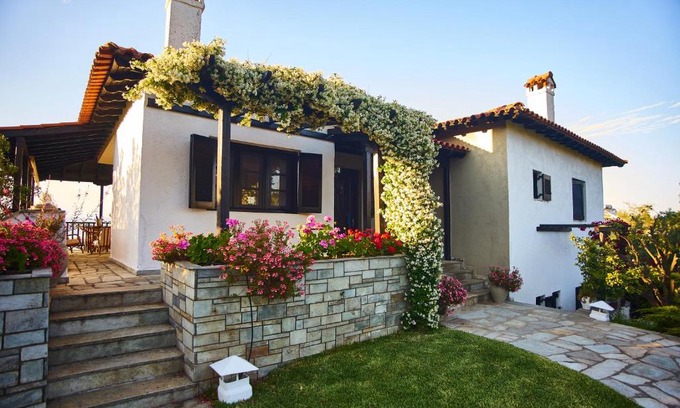 Ormos Panagias House | Elegant Villa The Cosy Olive with Ocean View & Family-Friendly