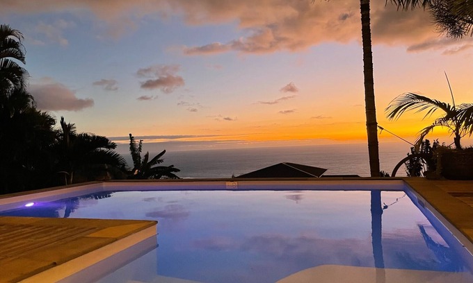 Les Avirons Villa | Villa The View: Serene Ocean Views with Spa & Hot Tub