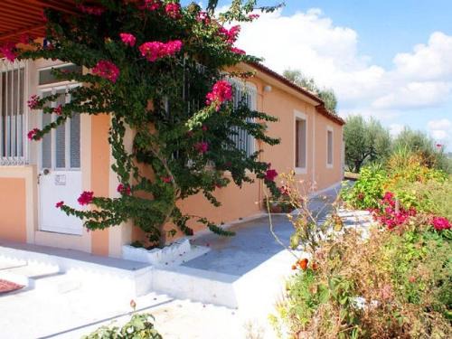 Kato Samiko Villa | Villa Thea: Family & Pet-Friendly Haven Rated 9/10