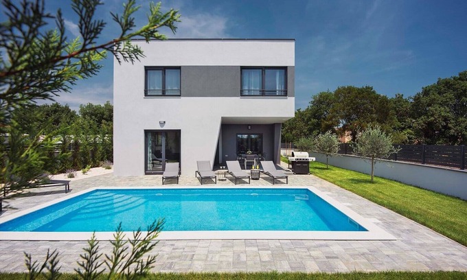 Jadreski Villa | Experience Villa Tika in Jadreski: Pool, Spa & Family Fun