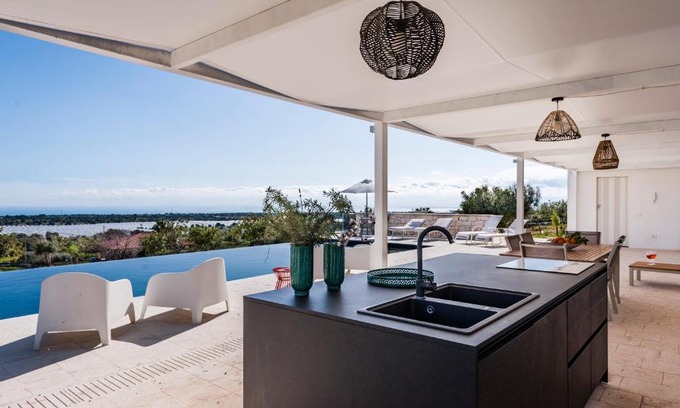 Modica House | Villa Timpazza: Oceanfront Retreat with Pool & Hot Tub