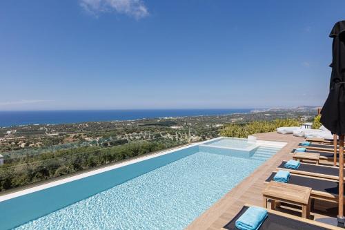 Rethymno Villa | Villa Tina: Oceanfront Retreat with Pool & 9.8/10 Rating