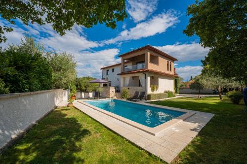Pinezici Villa | Relaxing Villa Tina: Family-Friendly Retreat in Pinezići
