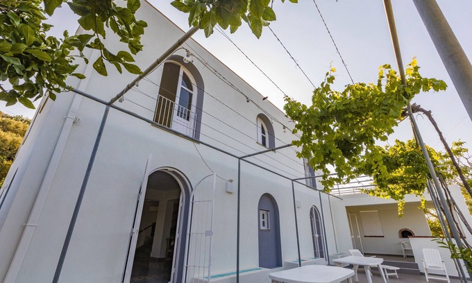 Sorrentini Villa | Villa 'Tina' with Wi-Fi and Air Conditioning