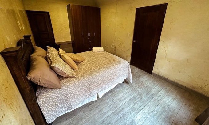 Antigua Guatemala Villa | Villa Tipo Italiana a 5 min de Antigua Guatemala