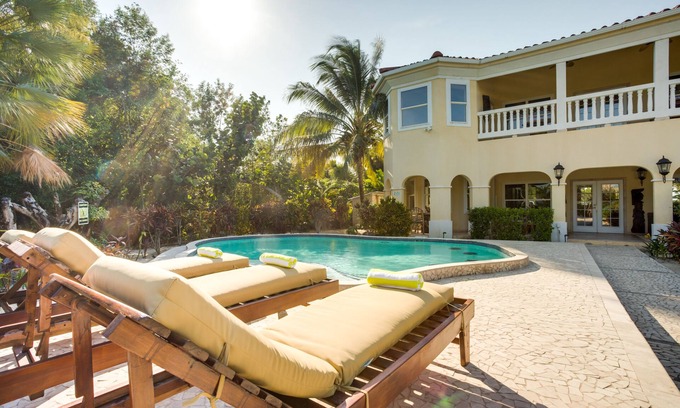 Placencia Villa | Unwind at Villa Tipsy Gecko: Beachfront Home with Pool