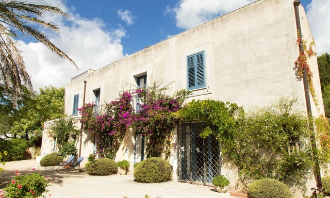 Salemi Villa | Villa Titì - Ancient Country House with Private Pool & Spa