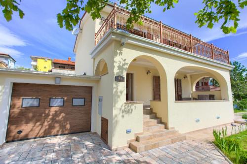 Cizici Villa | Seaside Villa Toic: Breathtaking Ocean Views Await