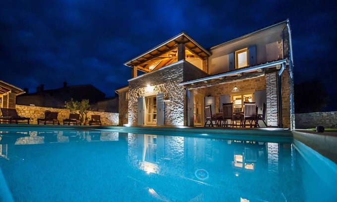 Krmed Villa | Villa Retreat with Private Pool and Sports Facilities