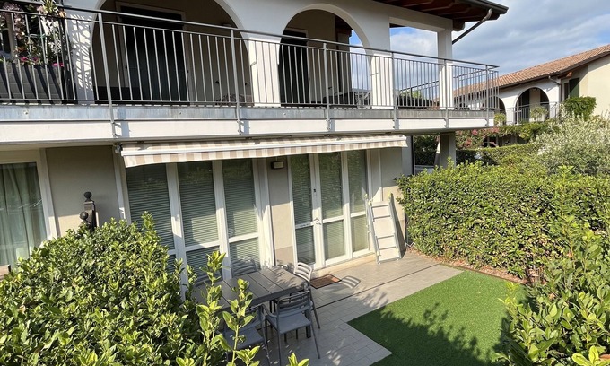Peschiera del Garda Villa | Villa Torette: Tranquil Retreat Steps from the Lake