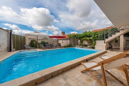 Benkovac Villa | Villa Torine: 4-Star Stay with Pool and Pet-Friendly Perks