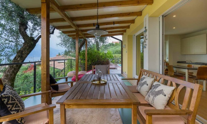 Torri del Benaco House | Villa Torri with Panoramic Pool and Lake View Awaits You