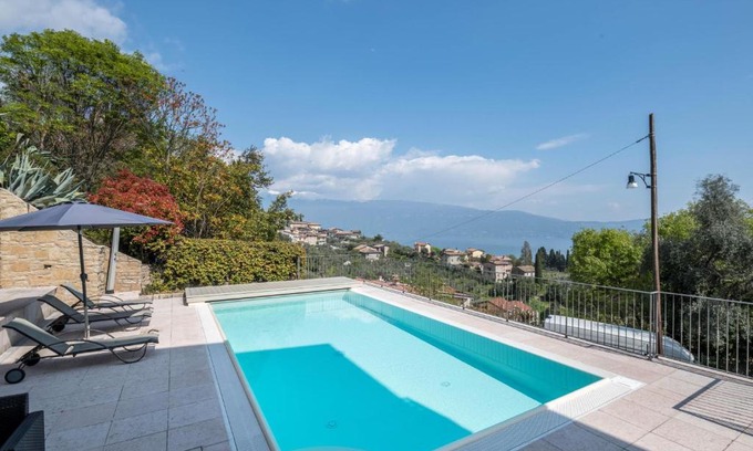 Pulciano Villa | Relax at Villa Tosca: Family-Friendly with Pool Access