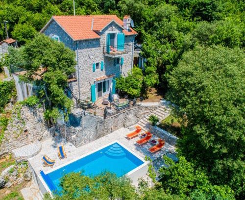 Radovici Villa | Experience Villa Toscana: 4-Star Oceanfront Retreat