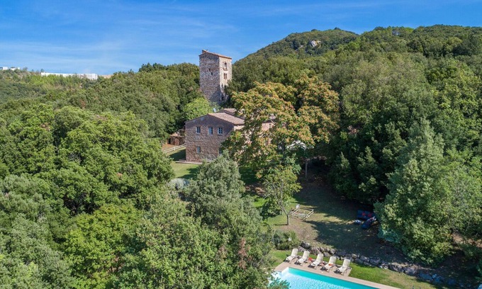 Gambassi Terme Villa | Villa & Tower Retreat with Private Pool and Breakfast