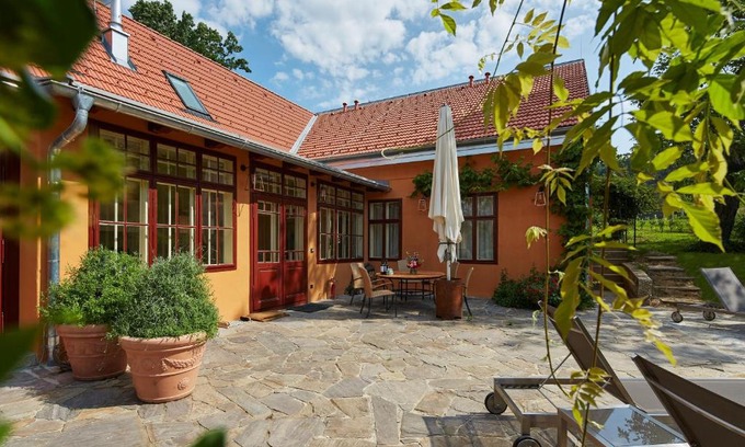 Schwarzau am Steinfelde Apartment | Guest Rated Villa Tranquillini: Family-Friendly Retreat