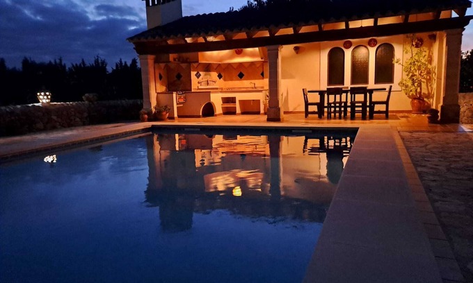 Algaida Villa | Villa Tranquila: Your Perfect Getaway with Hot Tub Access