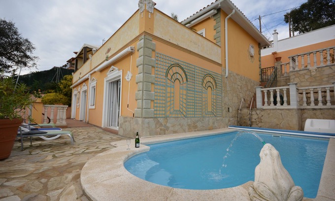 Lloret Blau Villa | Villa "TRAUMBLICK": Unwind with Oceanfront Views and Pool