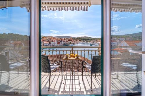 Milna (Brac) Apartment | Oceanfront Villa Trebotić - Guest Rated 9.6/10