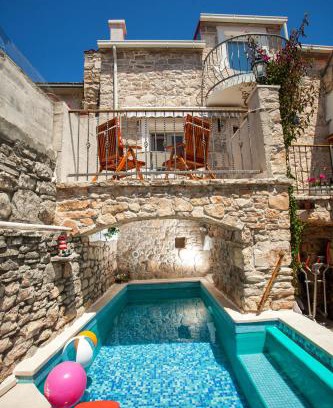 Cove Donja Krusica (Donje selo) Villa | Villa Tudor: Guest Rated 9.5 with Pool & Pet-Friendly Options
