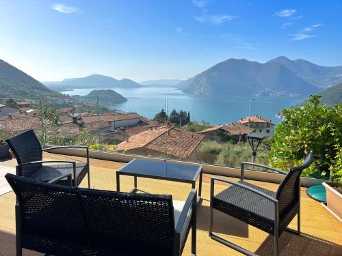 Sulzano House | Villa Turchese: Oceanfront Retreat with Pool & Pet Friendly