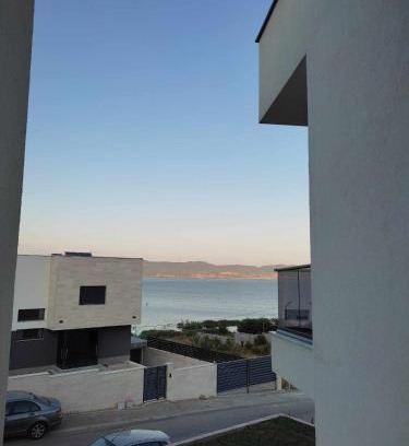 Nov Dojran House | Oceanfront Villa Twins: Guest Rated 8.9/10, Family-Friendly