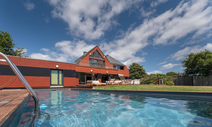 Ploeren Villa | Villa 'Ty Castel - Arradon': Private Pool & Ocean Views