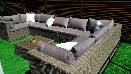 Rewa House | Inviting Villa u Przyjaciół: Family-Friendly with Hot Tub