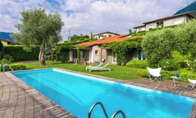 Cadenabbia House | Discover Villa Ulivo: Oceanfront Retreat with Pool & Spa
