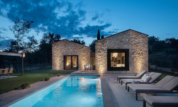 Karojba Villa | Villa Ulmus: Relax with a Heated Pool & Hot Tub in Motovun
