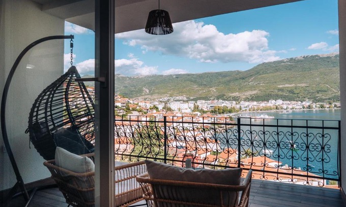 Varosh Apartment | Ocean View Retreat at Villa Una - 4 Star Guest Rated 10/10