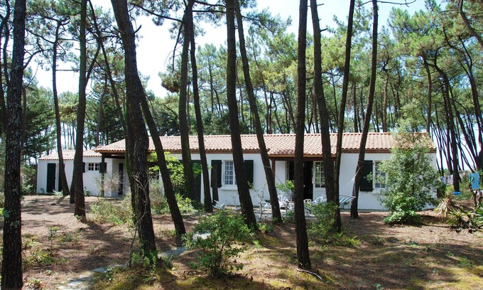 La Tranche-sur-Mer Villa | Beachside Villa Under the Pines with Pool & Ocean View