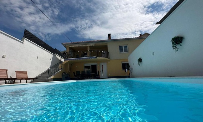 Mostar House | Villa UpTown: Oceanfront Retreat with Pool & Child-Friendly Fun