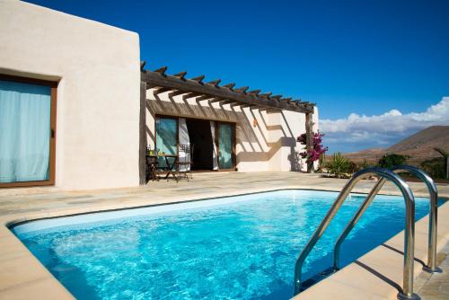 La Oliva Cabin | Villa Upupa: Oceanfront Oasis with Pool and Pet-Friendly Stays