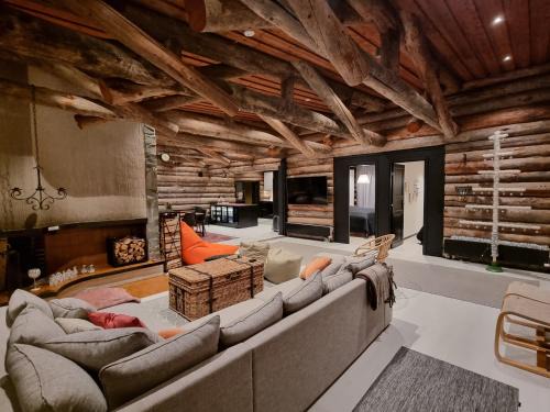 Kuusamo Villa | Experience Villa Uuttu: Rated 9.7 with Private Beach Access