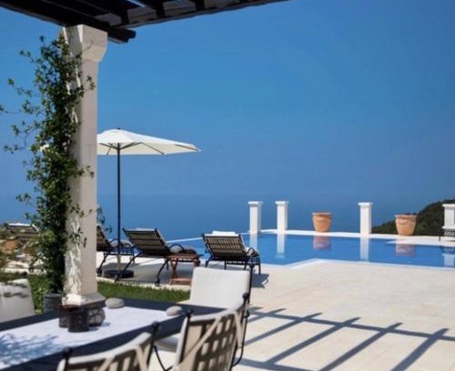 Komaji Villa | Villa V: Family-Friendly Retreat with Pool & Perfect Rating