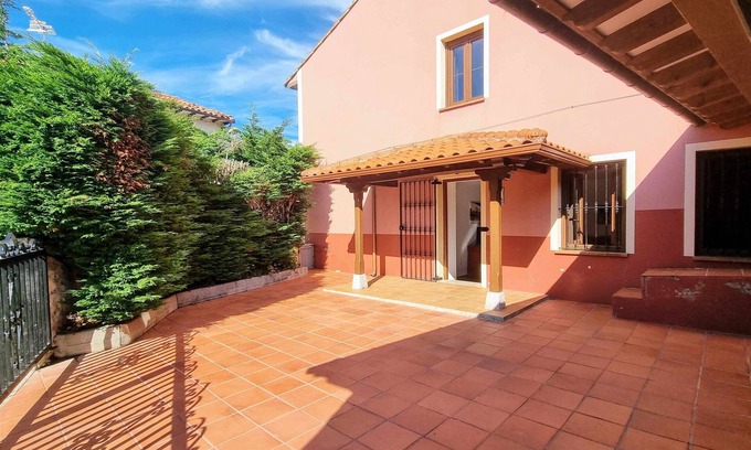 La Portilla House | Discover Villa Vacacional La Jorcada with Spa & Pet Friendly