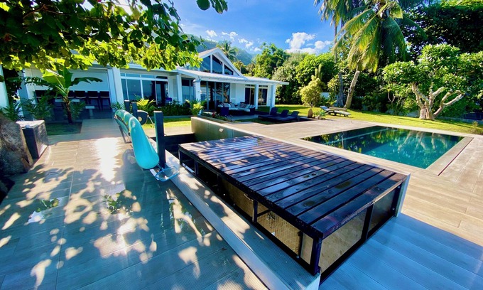 Punaauia Villa | Villa Vaiava: Exclusive Beachfront Infinity Pool Retreat