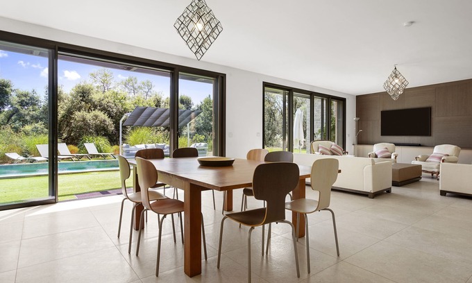 Trans-en-Provence Villa | Modern Vacation Home "Valériane" with Pool & Garden Oasis