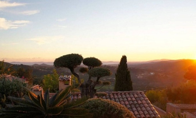 La Londe-les-Maures House | Villa Valcros: Family-Friendly Retreat with Breakfast & Pets