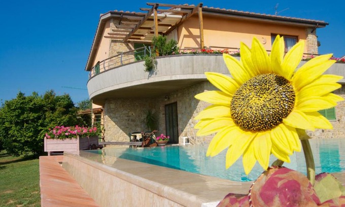 San Macario In Monte House | Villa Vale: Oceanfront Retreat with Pool and Top Reviews