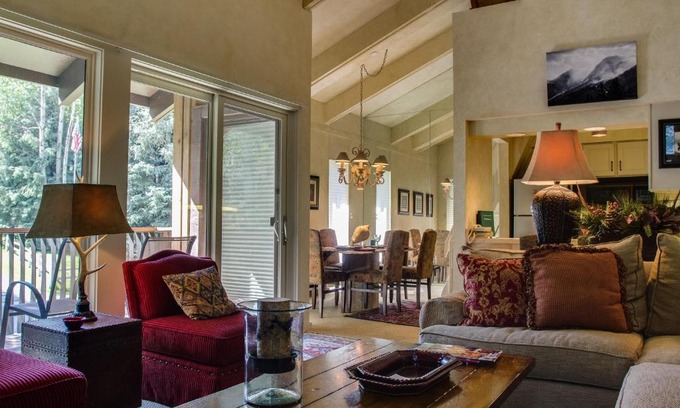 Vail Apartment | Villa Valhalla #7: Family-Friendly Retreat with Pool & Hot Tub