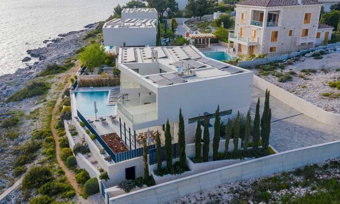 Rogoznica Villa | Villa Valiosa - Beachfront Retreat with Pool & Spa for 10
