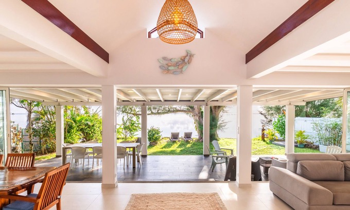 Moorea-Maiao Villa | Villa Vanaki - Beachfront Escape with Ocean View & Amenities