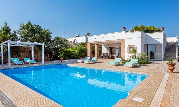 Marina di Felloniche Villa | Villa "Vanessa": Oceanfront Retreat with Private Pool & Wi-Fi