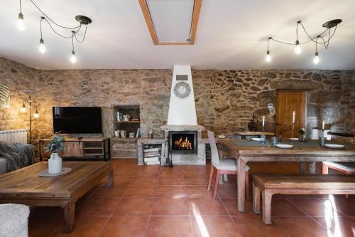 A Airoa House | Charming Villa Vaquiña: Oceanfront, Pet-Friendly Retreat