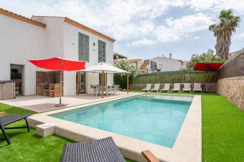 Portocolom Villa | Relax at Villa Varadero with Pool & Family-Friendly Appeal