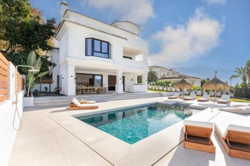 Nueva Andalucia Villa | Villa Vega: Premium Living with Pool and Jacuzzi Amenities